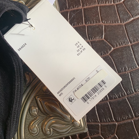 🌹DKNY• 2 New Ultra Soft Seamless Mesh Adjustable Designer Black Bralettes - Picture 6 of 11